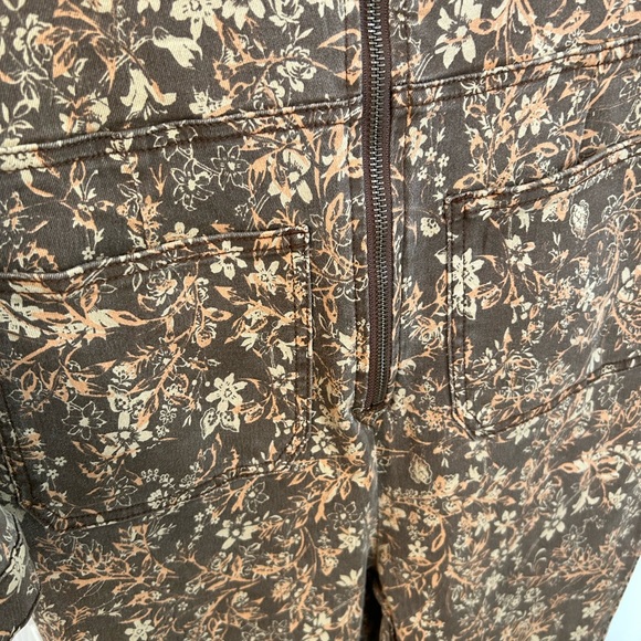 Free People floral jumpsuit with zip front 2 front zip pockets, 2 hip pockets - Picture 4 of 5